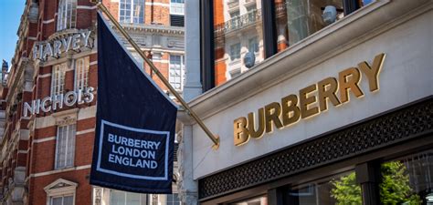 burberry digital marketing campaigns